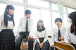 © Paylessimages - 会話する高校生
