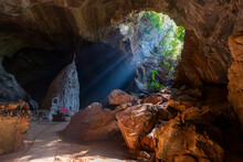 Myanmar, Kayin State, Hpa-an, Sun Rays Shining Inside Saddan Cave