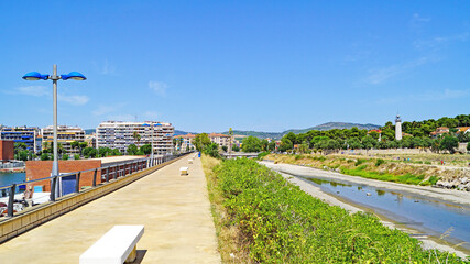 Wall Mural - Puerto y faro de Sant Cristofol en Vilanova i la Geltru en Barcelona, Catalunya, España, Europa
