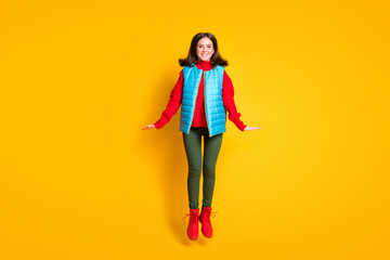 Poster - Full length photo of cheerful girl jump enjoy carefree winter holidays wear season outfit isolated over shine color background