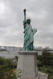 Fototapeta Las - statue of liberty in Odaiba