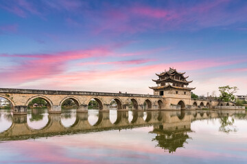 Fototapete - yunnan double dragon bridge in twilight
