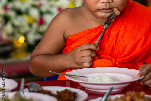Fotografía The little boy who attended the ordination ceremony was a monk