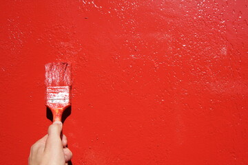 hand paints a smooth surface red