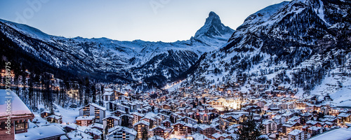 Fotomural amazing view of Matterhorn peak from Zermatt