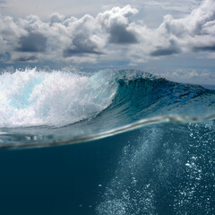 Fototapete - Brasking surfing ocean wave in daylight