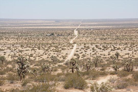 Fototapete - Empty Desert Road