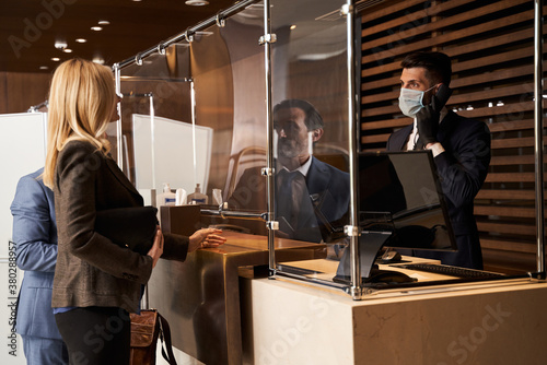 Cuadros en Lienzo Couple booking the room in modern hotel during the pandemic