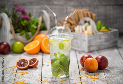 Fotografía Mojito cocktail in a bur on rustic table