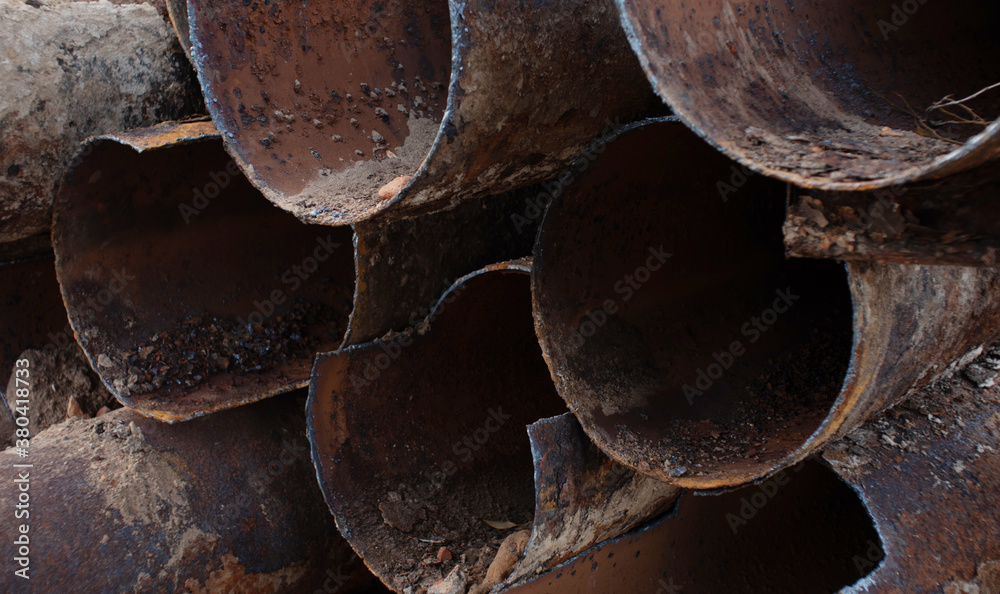 Operation Rusty Foto Fragments of old cast-iron water pipes. After many years of ...