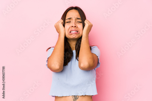 Fotomural Young mixed race hispanic woman isolated crying, unhappy with something, agony and confusion concept