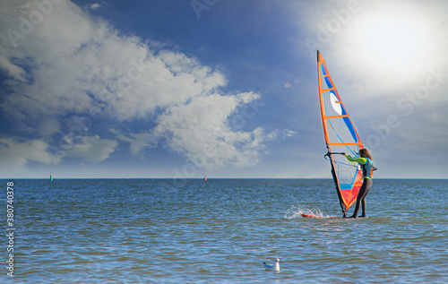 Obrazy Windsurfing  windsurfing-zajecia-na-oceanie-sporty-ekstremalne