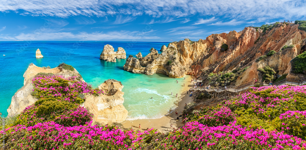 Landscape with Praia do Camilo, famous beach in Algarve, Portugal - obrazy, fototapety, plakaty 