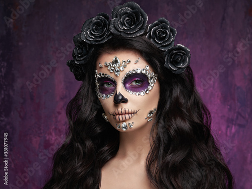 Fotomural Portrait of a woman with sugar skull makeup over red background