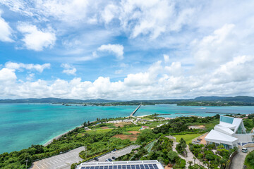 古宇利オーシャンタワーから見る古宇利島と古宇利大橋の風景