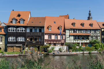 Canvas Print - historic and colorful half-timbered houses on the banks of the Regnitz river in Bamberg in Bavaria