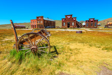 Rusty Wreck Of A Vintage Old Cart If Wood. Bodie State Historic Park, Californian Ghost Town Of The 1800s In The United States Of America. Close To Yosemite National Park.