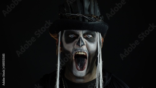 Fotomural Frightening man in skeleton Halloween cosplay costume