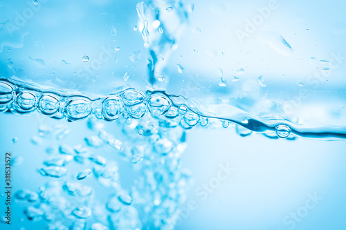 Fotografía Clean bubbles under the blue water natural background