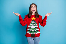 Photo Portrait Astonished Woman Catching Snow With Two Hands Wearing Red Sweater Tree Star Googly Eyes Jeans Isolated On Pastel Light Blue Colored Background