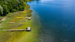 Letni widok z lotu ptaka na pomosty wędkarskie nad jeziorem Karskie Wielkie, zachodniopomorskie, Polska