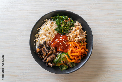 Cuadros en Lienzo Korean spicy salad with rice - traditionally Korean food, Bibimbap