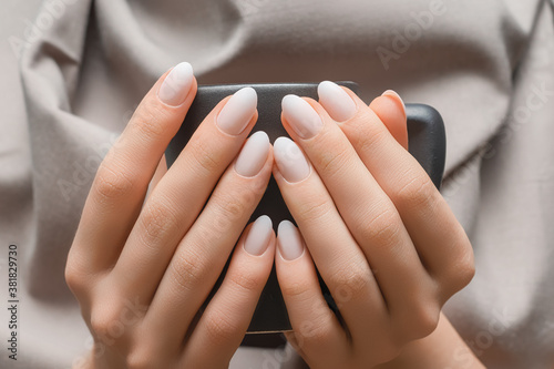 Cuadros en Lienzo Female hands with white nail design