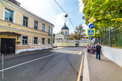Fotomural Khokhlovsky lane, view Of the Cathedral of the beheading of St
