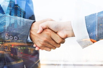 double exposure city and business people handshake for agreement success partner deal. partnership concept. businessman and businesswoman shaking hand finishing up for investment together.