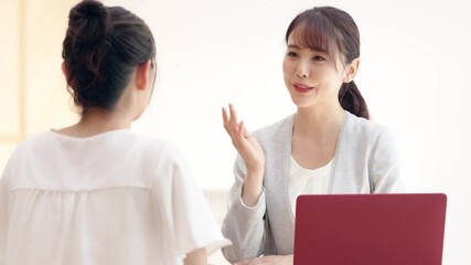 Fototapete - 接客イメージ　女性コンサルタント