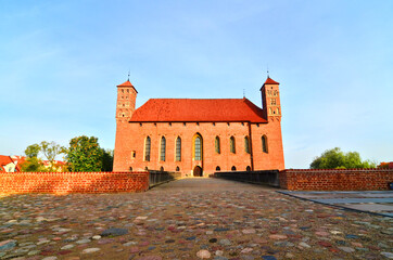 zamek biskupi w lidzbarku warmińskim – zamek z xiv wieku w lidzbarku warmińskim
