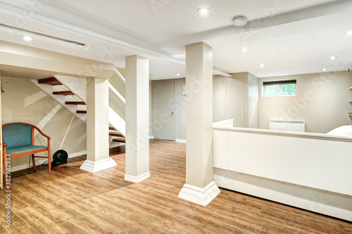Fotografía Beautiful renovated townhouse in a row with bathroom, bedrooms, new kitchen, new