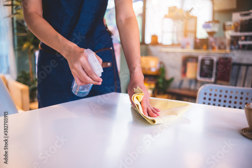 Cuadros en Lienzo New normal barista close up worker small business owner café restaurant store fr