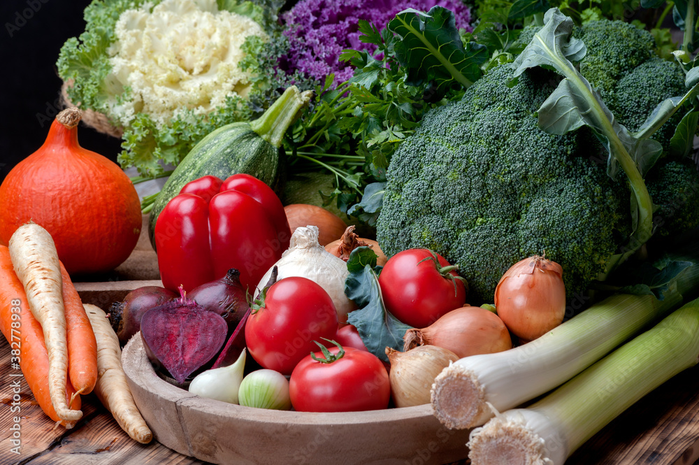 Obraz na płótnie warzywa, papryka, pomidor, brokuł, por, dynia, pomidor w salonie