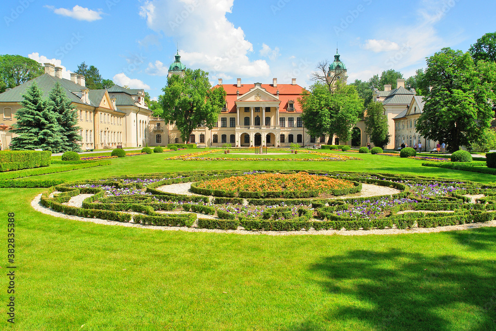 Pałac w Kozłówce – zespół pałacowo-parkowy rodziny Zamoyskich, we wsi Kozłówka - obrazy, fototapety, plakaty 