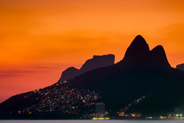 Fototapete - Two Brothers Mountain and Pedra da Gavea, Vidigal Favela Lights at Sunset in Rio de Janeiro, Brazil