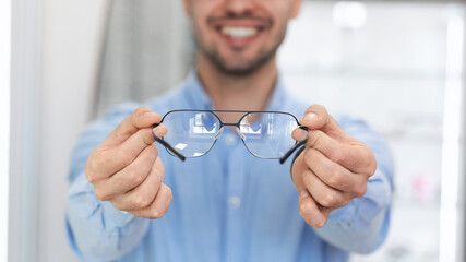Fototapete - Closeup portrait of young man showing glasses