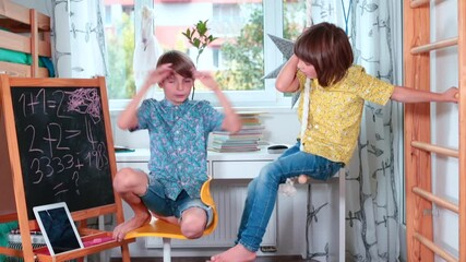 Family psychology. Ways to strengthen quality relationship with siblings, learn new communication skills. Encourage healthy positive frequent communication, conversation between brothers. 
