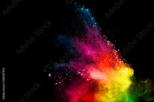Dekoracja na wymiar  wybuch-streszczenie-kolorowy-proszek-na-czarnym-tle-zatrzymaj-ruch-rozpryskow-pylu-malowane