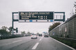Autobahn-Hinweis auf Corona-Testpflicht bei Rückkehr aus einem Risikogebiet