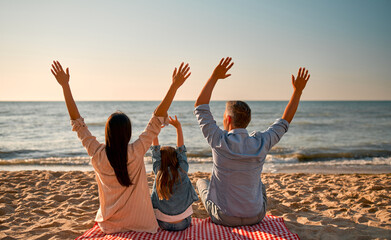 Poster - Happy family on the beach