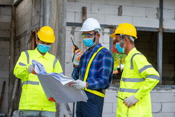 Aufkleber - Team of engineer discussing project details with blueprints at construction site.