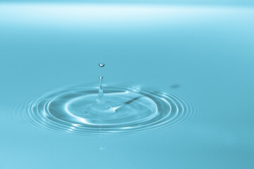 Wall Mural - drop of water drop to the surface. waves on the surface of the water from a collision