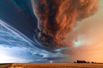 Supercell thunderstorm with dramatic storm clouds and lightning