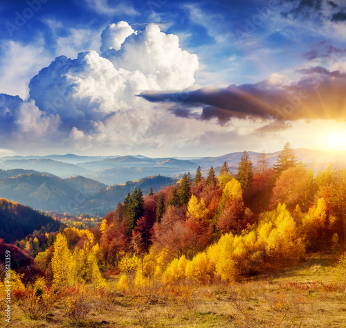 Papier Peint - Majestic autumn landscape