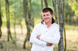 © Clare Seibel-Barnes/Austockphoto - Portrait of a smiling man in gum tree forest