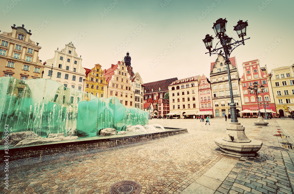 Wroclaw, Poland. The market square with the famous fountain - obrazy, fototapety, plakaty 