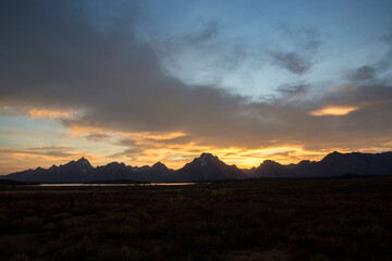 Wall Mural - beautiful landscape of the sunset at oxbow bend in grand teton national park (wyoming).
