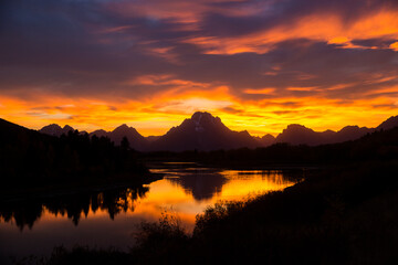 Wall Mural - beautiful landscape of the sunset at oxbow bend in grand teton national park (wyoming).