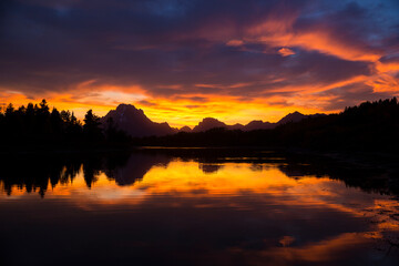 Wall Mural - beautiful landscape of the sunset at oxbow bend in grand teton national park (wyoming).